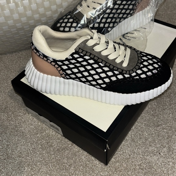 J slides Charlene sneaker New inbox size 6 - Picture 4 of 7